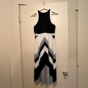 Banana Republic Chevron Pleated Midi Dress size 0
